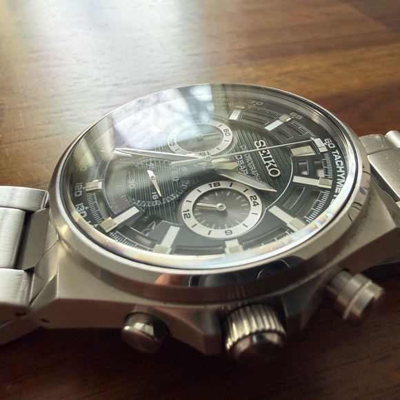 Seiko Chronograph - Green Dial - SSB405P1 - Picture 7 of 10